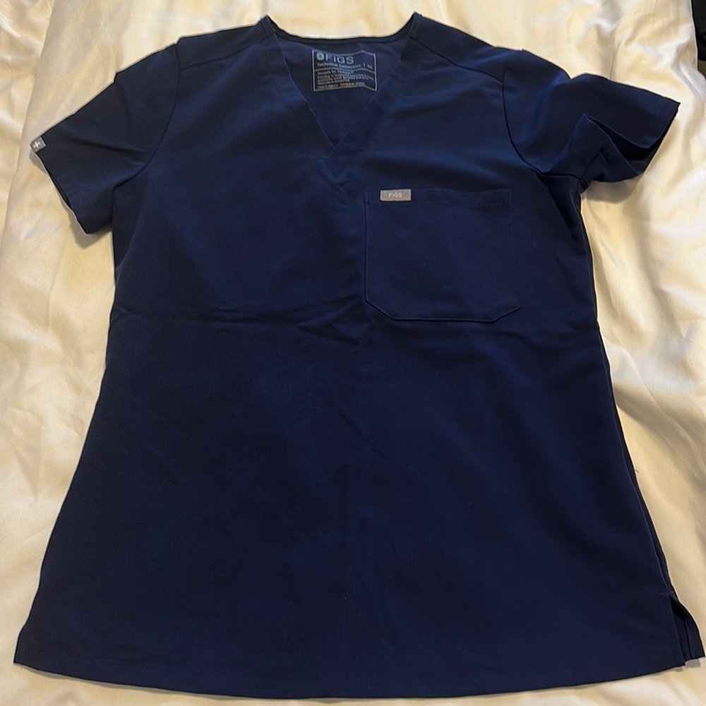 Figs scrub top